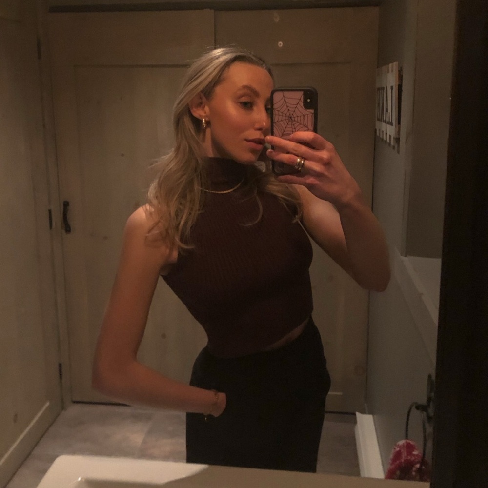 selling this Zara top 🤎